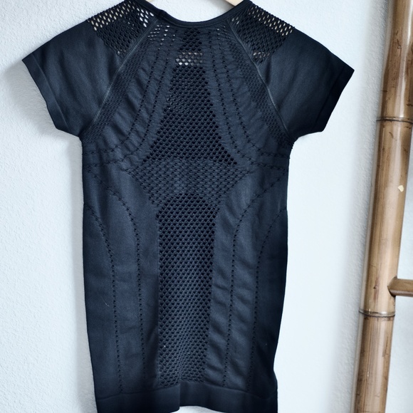 Athleta Fishnet Mesh Knit Black Short Sleeve Tee XS - Picture 1 of 9